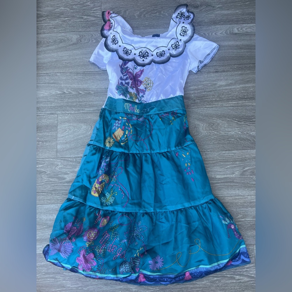 NWOT Disney Encanto Mirabel dress costume size medium 7/8